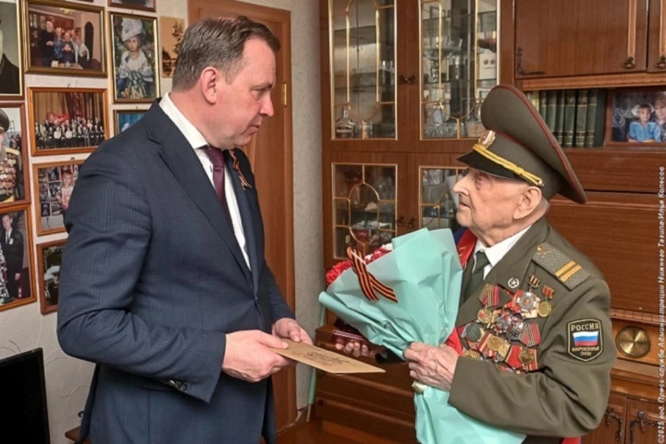 Награды вручали городские власти. Фото: администрация Нижнего Тагила