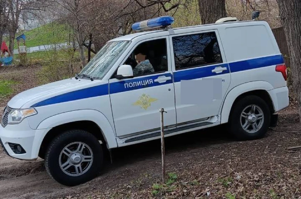 Полицейские устанавливают причастность студента к трем мошенничествам.