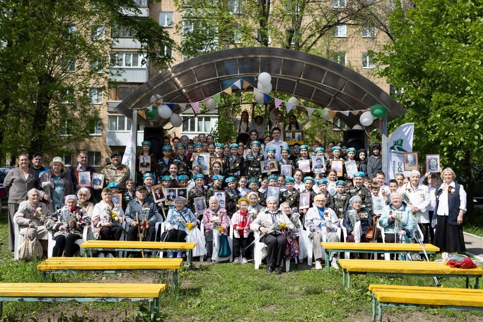 В концерте, ставшем подарком для ветеранов, приняли участие воспитанники детского сада №181 и школы №72.