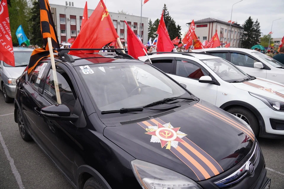 Более 300 автомобилей приняли участие в юбилейном пробеге «Эстафета памяти. Кузбасс — фронту», посвященном 80-летию Победы.