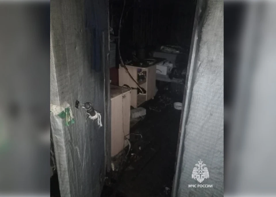 В Уфе мужчина пострадал при ночном пожаре.