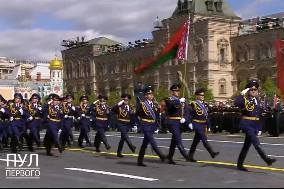 Белорусский расчет прошел маршем на параде в Москве. Фото: скриншот с видео с телеграм-канала телеграм-канал «Пул Первого»
