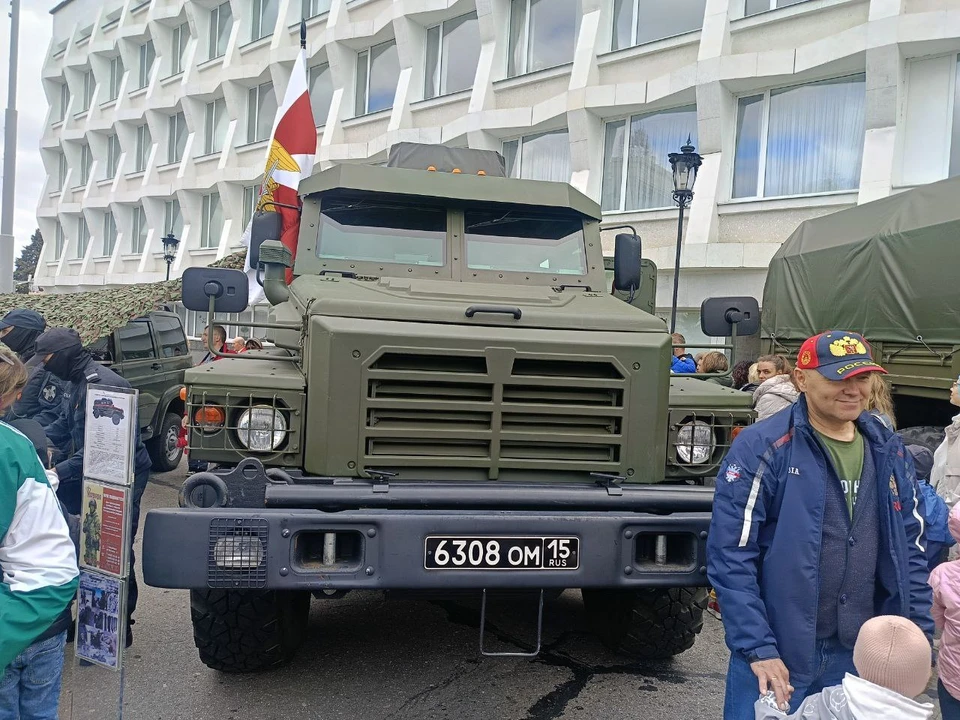 В Ульяновске до 16:00 на эспланаде работает выставка военной техники | ФОТО: администрация Ульяновска