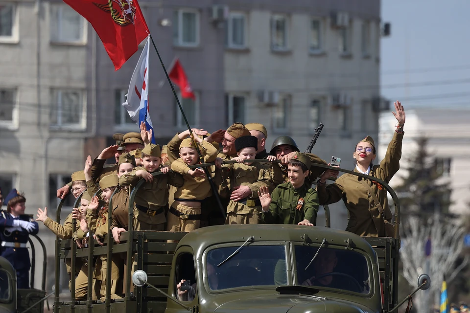 Парады Победы прошли во всех регионах страны.