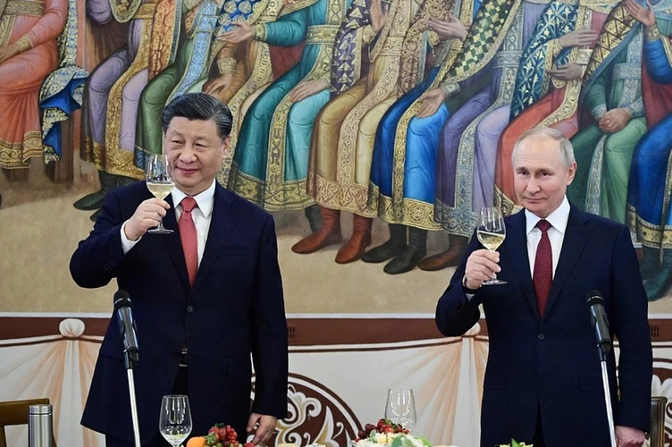 Владимир Путин поднял в Кремле тост за поколение победителей