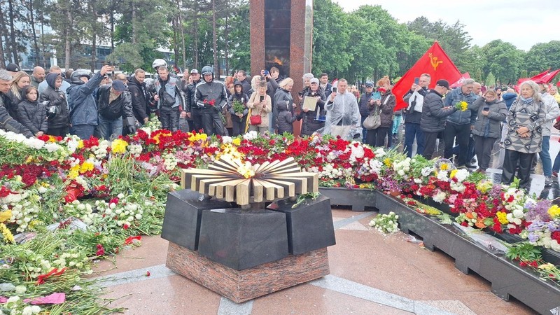 У Вечного огня в Кишиневе 9 мая 2025 года.