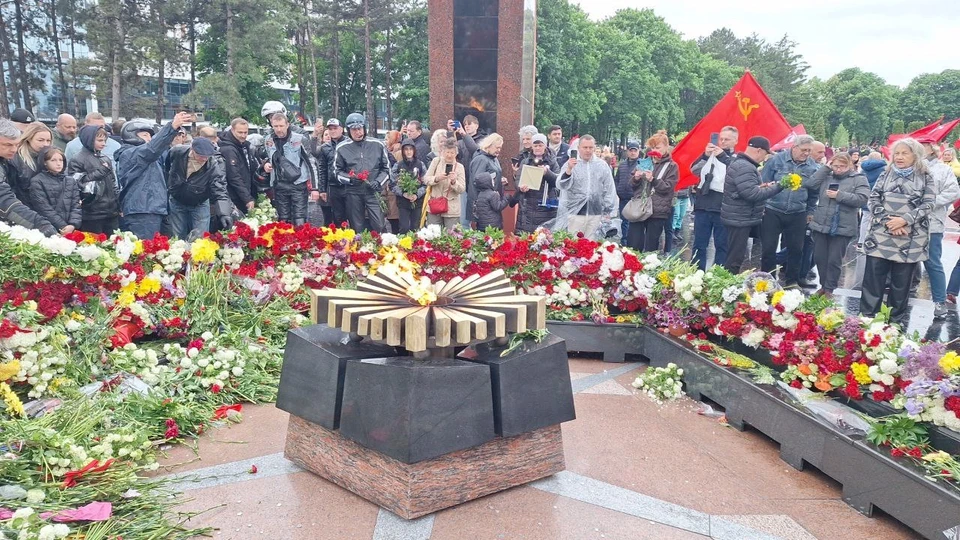 У Вечного огня в Кишиневе 9 мая 2025 года.