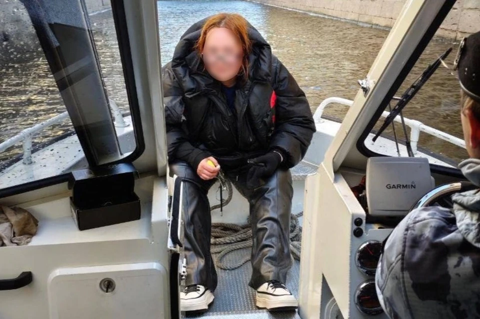 Туристка упала в Мойку во время экскурсии на сапах по Петербургу. Фото: пресс-служба Росгвардии Северо-Западного округа