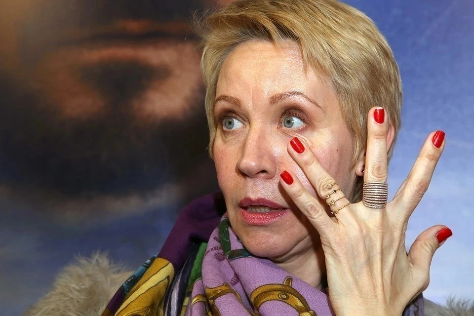 Телеведущая Татьяна Лазарева* записала интервью в рубашке с украинским узором