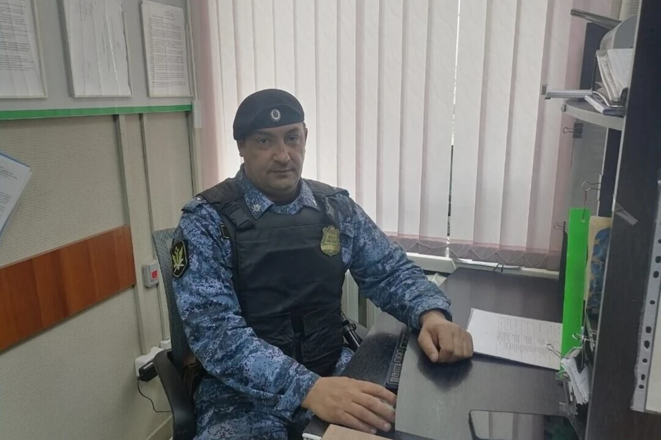 Алексей Аксенов признался, что подобный случай в его практике произошёл впервые. Фото: пресс-службы ГУ ФССП России по Алтайскому краю