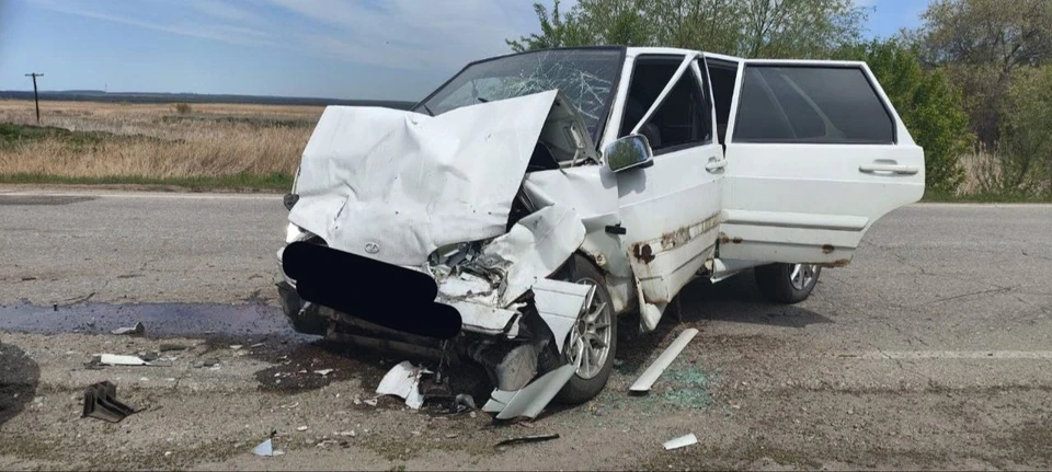 Травмы получил водитель отечественного автомобиля. Фото: ГКУ СО «Центр по делам ГО, ПБ и ЧС»