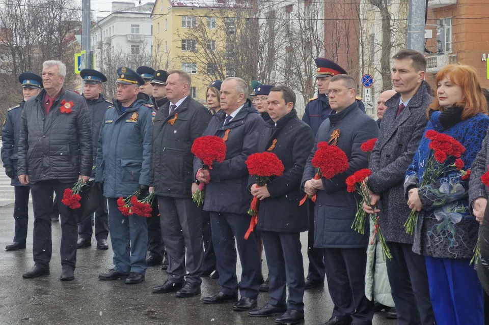 6 мая, с самого утра, по всему городу проходила Вахта памяти.
