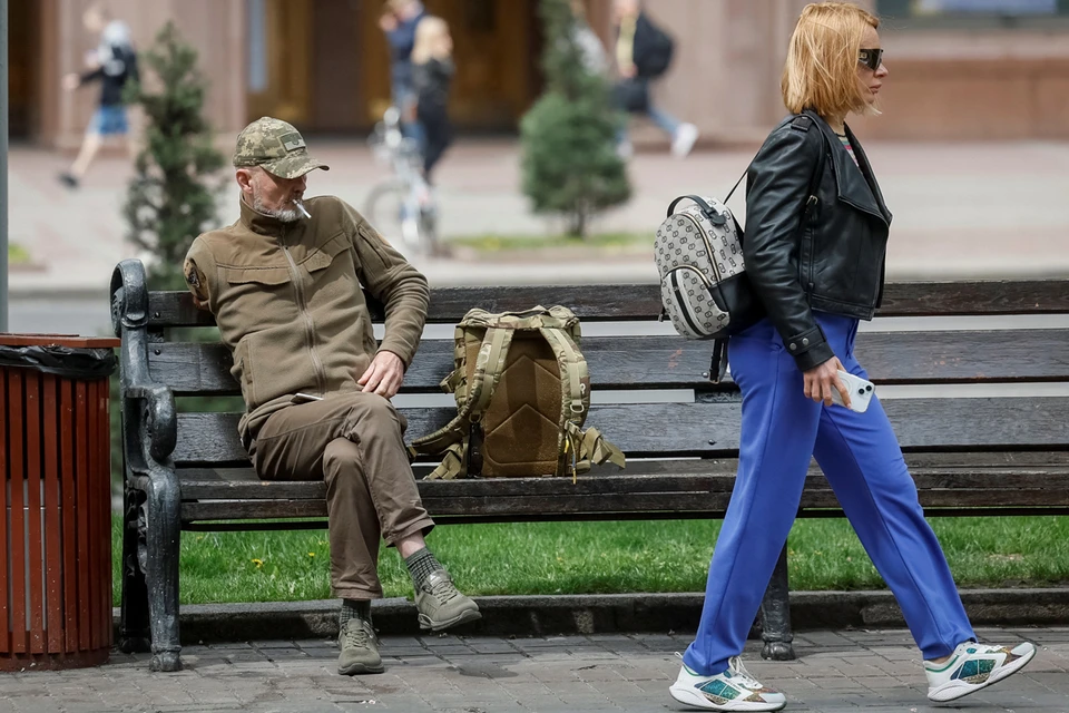 Столько способов получить бабло, целая индустрия выстроена везде, а вы тут лезете со своим миром, весь бизнес ломаете