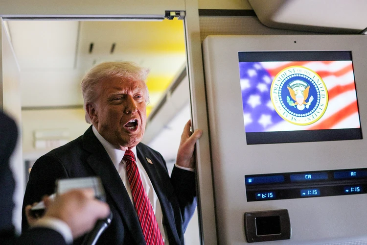 Пока Трампу дарят роскошные самолеты, Boeing превратилась в хромую утку: глава США оказался в эпицентре громкого скандала