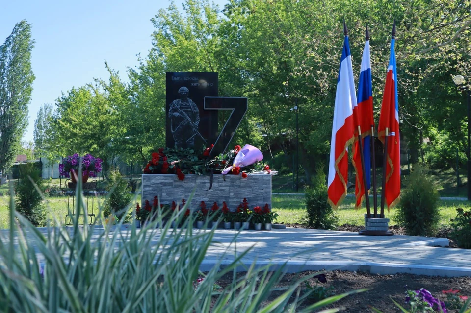 В поселке Зуя увековечили память участников СВО. Фото: Дмитрий Чумаков/Tg