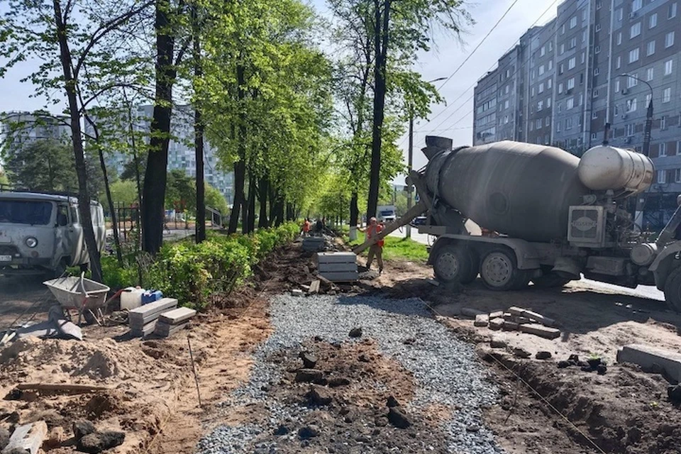 Ремонт тротуара возле Дворца спорта. Фото: Максим Александров