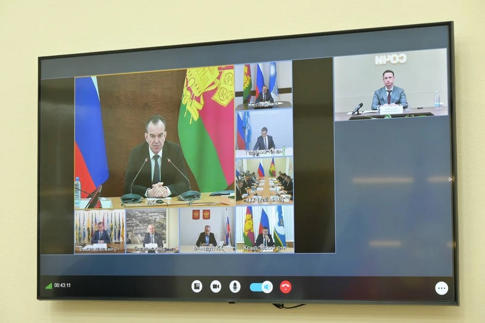 Вопрос открытия центров спортивной гимнастики обсудили на совещании с губернатором. Фото: t.me/agproshunin