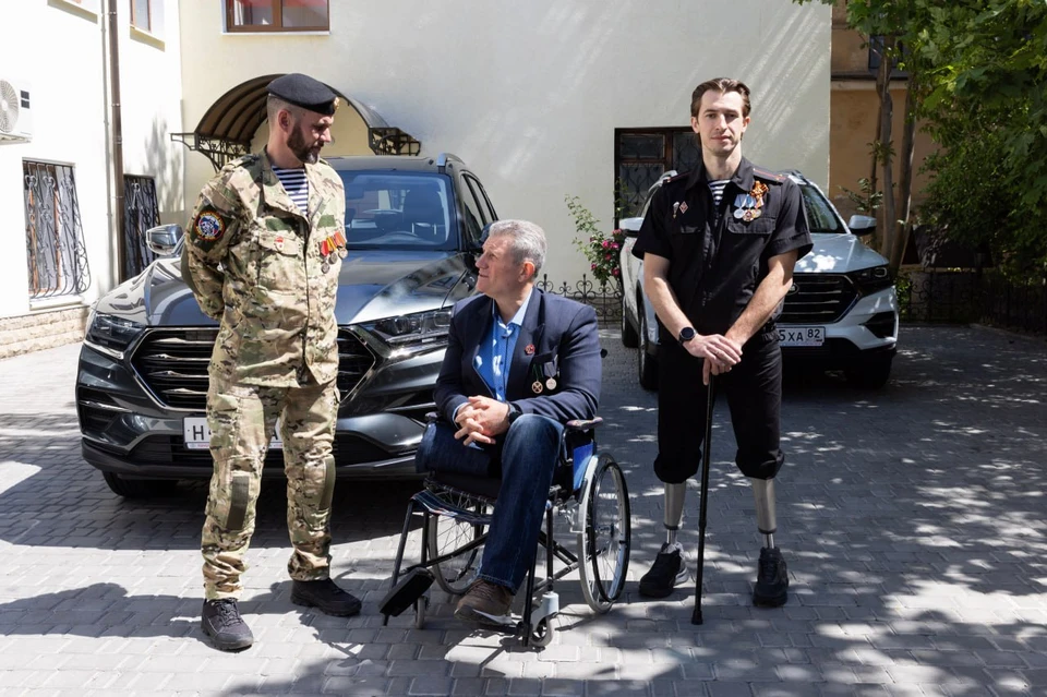 Автомобили с ручным управлением и автоматической коробкой передач получили три бойца. Фото: Сергей Аксенов/Тg