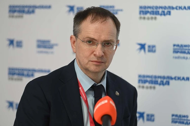 Владимир Мединский примет участие в юридическом форуме в Петербурге 19 мая