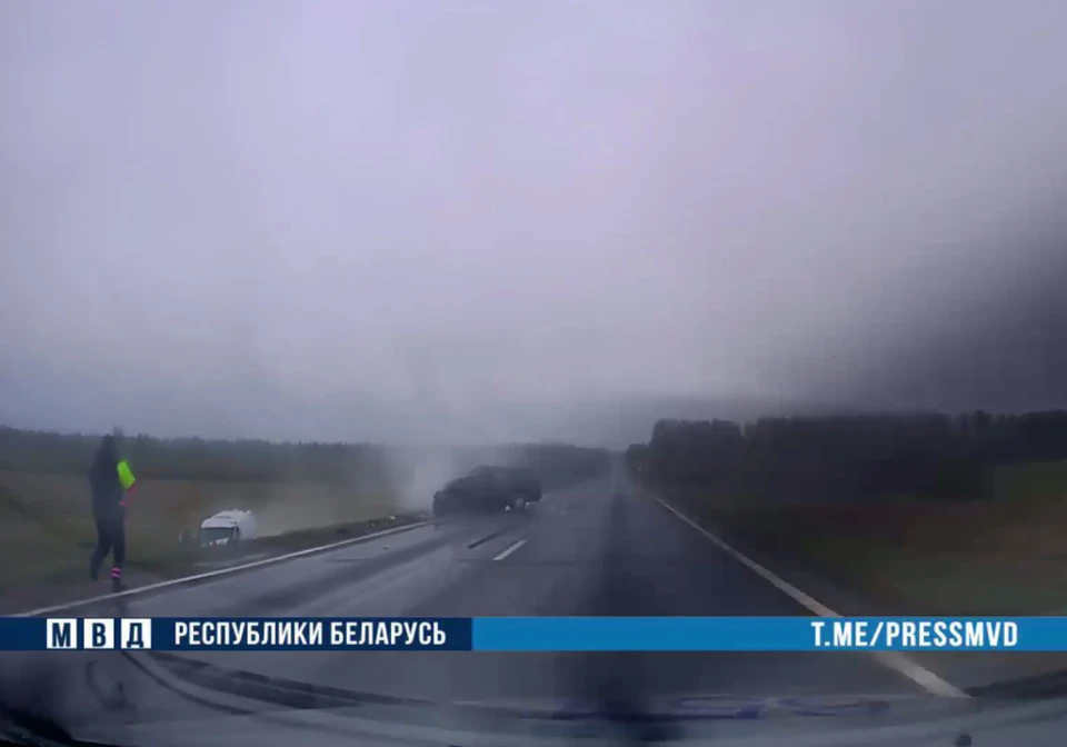 Агрессивный мужчина пытался скрыться на машине. Фото: кадр видео МВД Беларуси