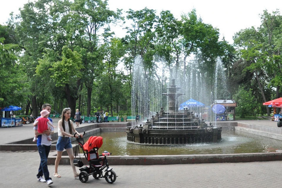 Синоптики нам обещают на завтра почти летнюю погоду.