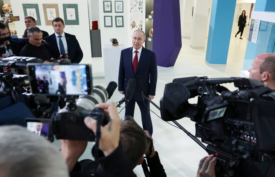Ушаков: Путин и Трамп не обсуждали дедлайн для прекращения огня на Украине