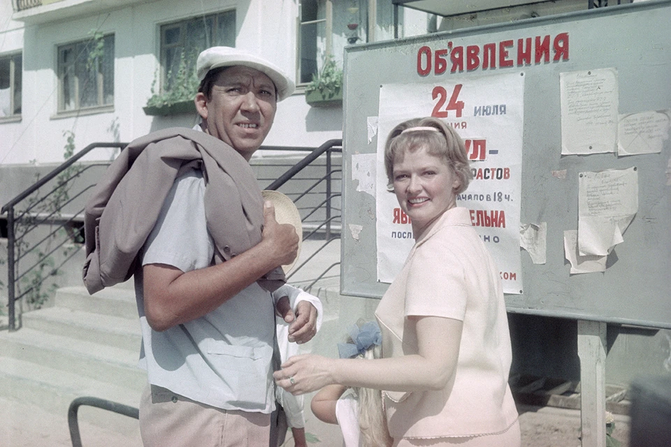 Нина Гребешкова и Юрий Никулин в фильме "Бриллиантовая рука"