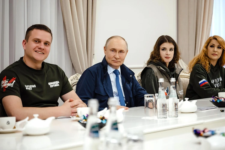 «Не передать, что эти люди пережили»: Владимир Путин впервые посетил Курскую область после освобождения
