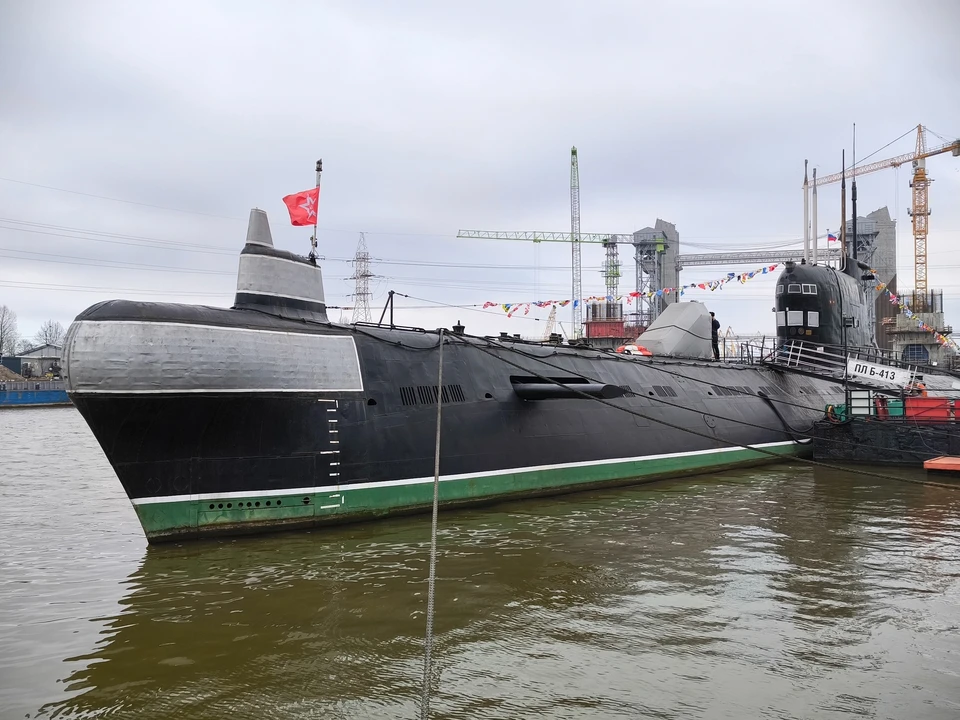 Прославленная субмарина очень популярна у посетителей.