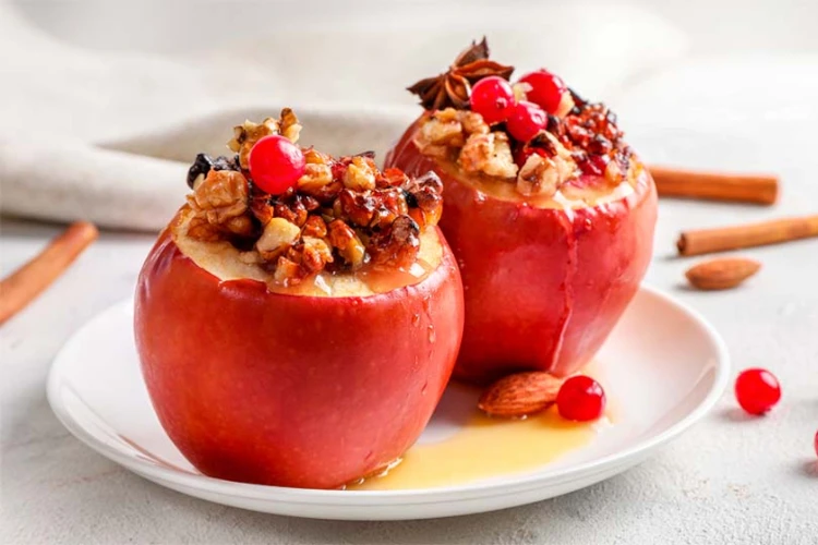 Запеченные яблоки: секреты вкусного десерта без лишних калорий