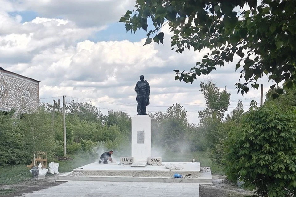 В Снежном благоустраивают памятник воинам-освободителям. Фото: Администрация города Снежное