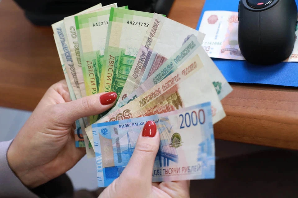 ВЦИОМ: Более половины россиян выступили против финансовой помощи взрослым детям