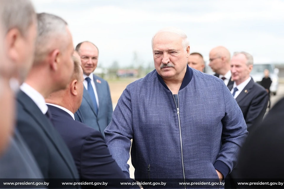 Лукашенко считает, что в Беларуси нужны новые меры поддержки для повышения рождаемости. Фото: president.gov.by.