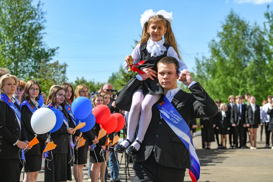 Последний звонок. Фото: правительство Тверской области