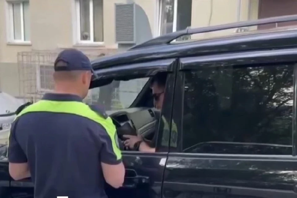 В Новосибирске арестовали водителя без прав, который устроил драку с журналистом. Фото: Прокуратура НСО