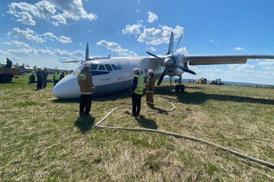 Происшествие с Ан-24 в Киренске назвали серьезным авиационным инцидентом. Фото: Восточно-Сибирская транспортная прокуратура.