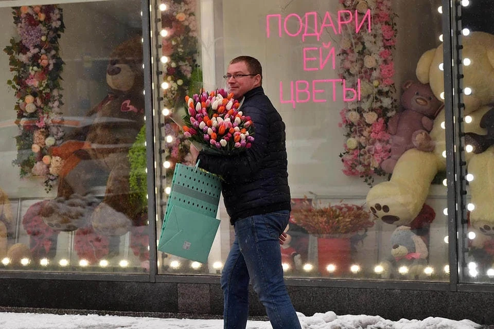 Мужчины в цветочных магазинах Оренбурга гости не частые