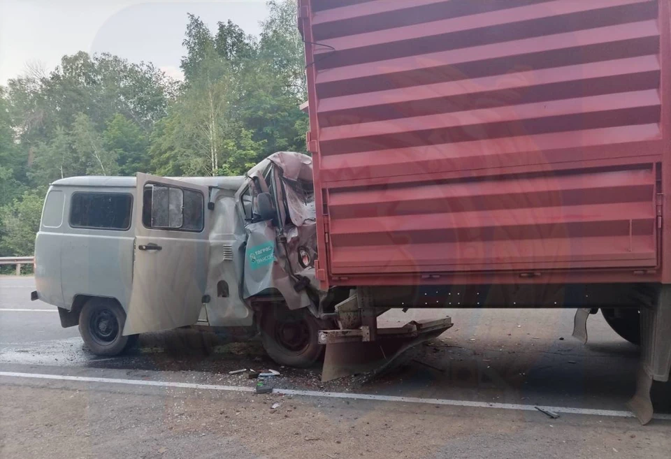 По предварительным данным, водитель автомобиля УАЗ не выбрал безопасную скорость и дистанцию.