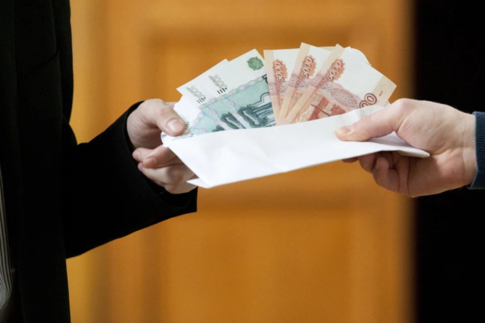 По версии следствия, взятка выплачивалась по апрель 2024 года