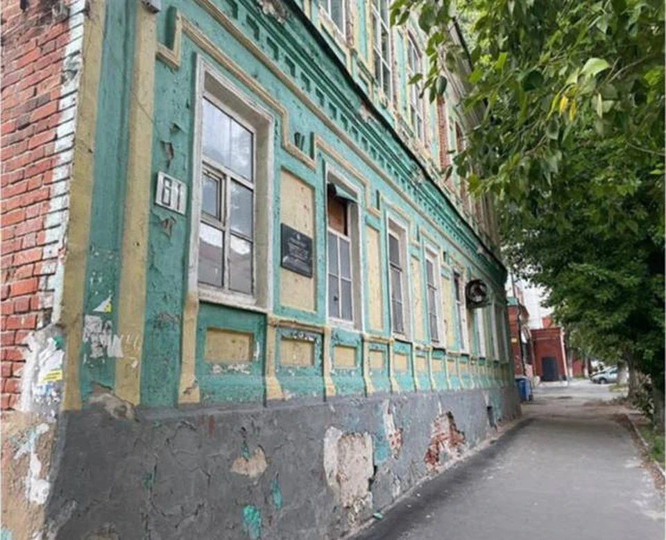 В 2025 году в Ульяновске привели в порядок и установили ограждения у пяти зданий, еще на трех объектах работы продолжаются. Фото администрация Ульяновска