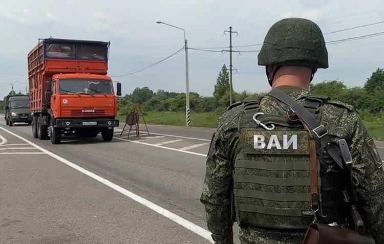 На передовой награждают военных водителей