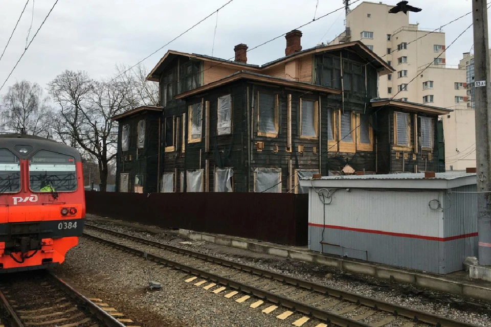 Узнали, как продвигается реставрация сгоревшего Сестрорецкого вокзала 1898 года постройки. Фото: КГИОП