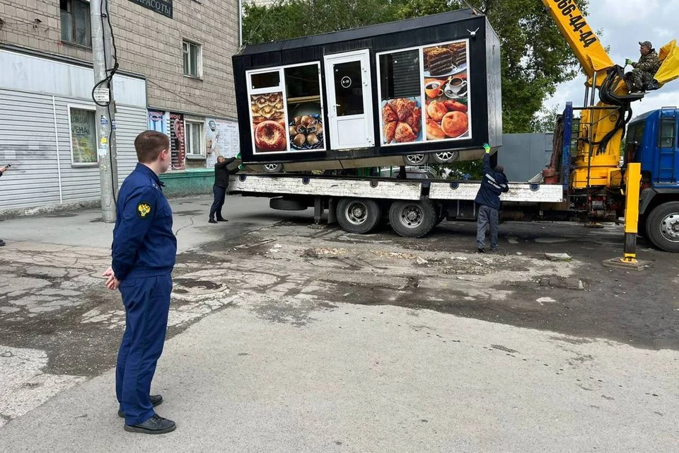 Прокуратура внесла представление мэрии Новосибирска за нарушения законодательства в сфере размещения и эксплуатации нестационарных объектов. Фото: прокуратура Новосибирской области
