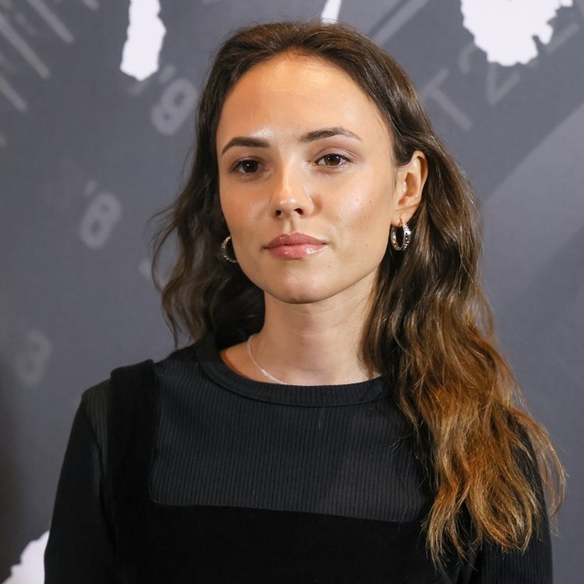 Писканы жалау жолдары Қоғамдық орындарда қыздарды ұятқа қалдыратын порно