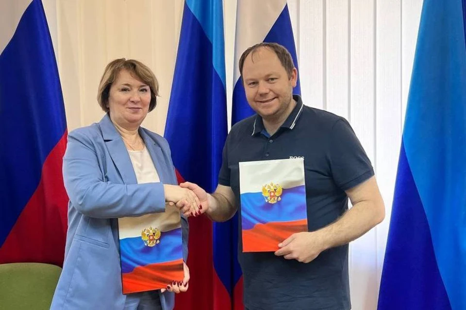 Кирилл Клоков подписал соглашение о сотрудничестве между органами занятости населения Иркутской области и Луганской Народной Республики.
