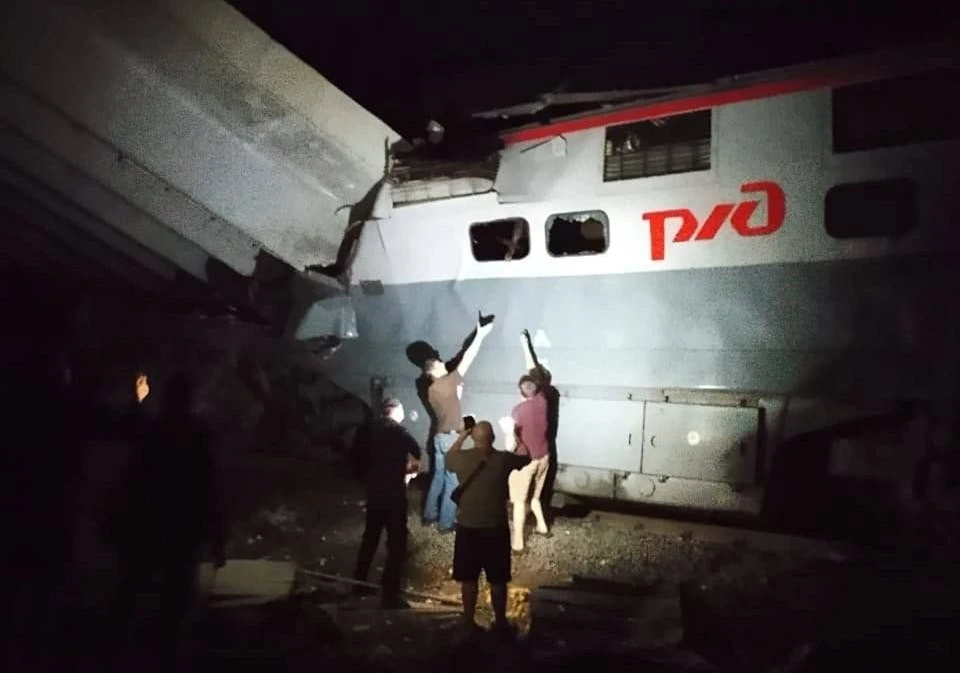 К ликвидации последствий аварии привлечено 180 человек и 60 единиц техники. Фото: соцсети