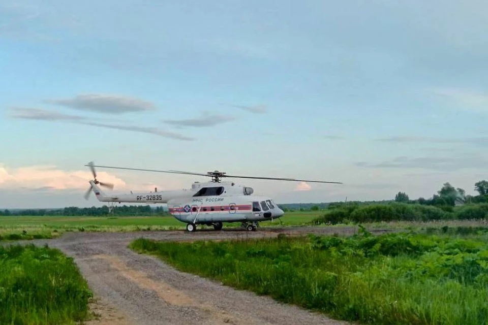 Вертолёт доставил двух пациентов из Бежецкого округа. Фото: ГУ МЧС по Тверской области