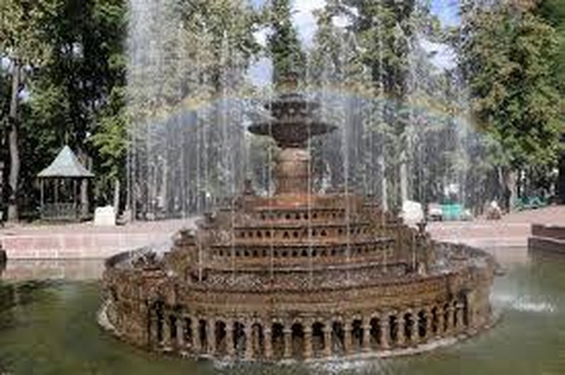 Будем спасаться у фонтана. Фото: Молдова1