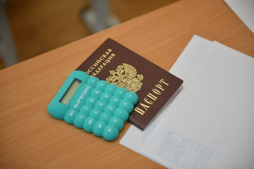 Двух выпускников поймали на списывании.