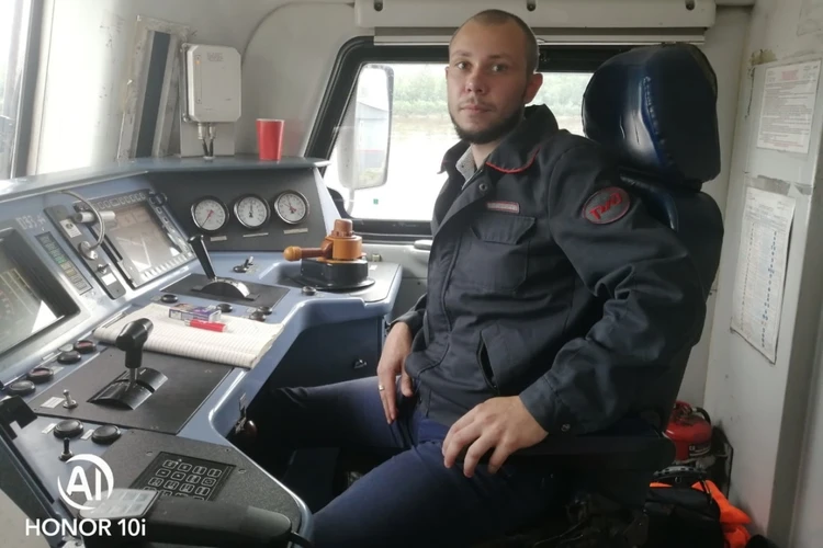 Машиниста поезда, спасшего сотни людей при крушении моста, наградят посмертно
